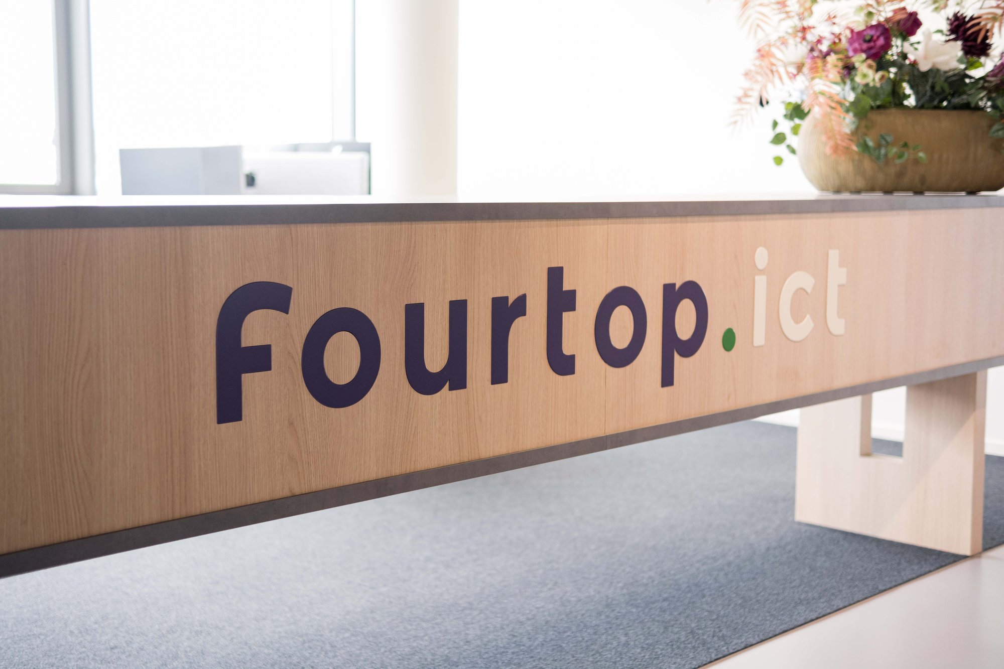 We stay connected | FAQ | Fourtop ICT